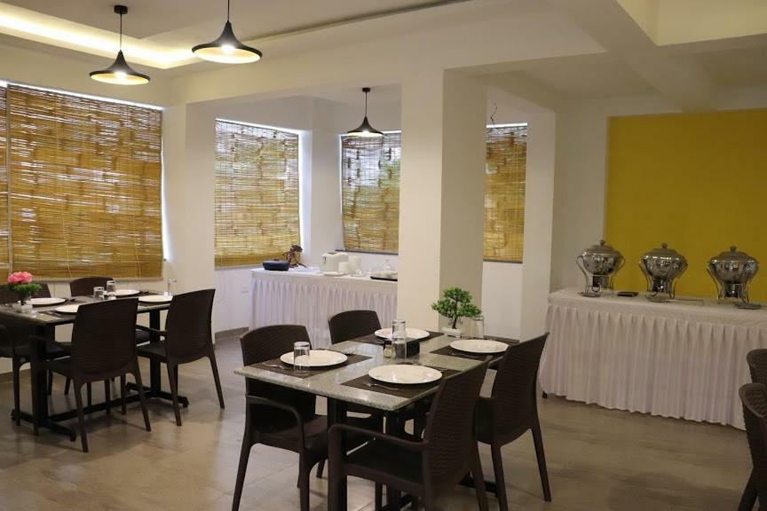 פונה Emerald Vista Luxury Suites מראה חיצוני תמונה