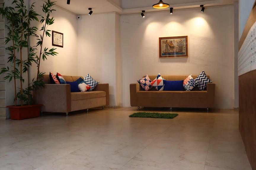 פונה Emerald Vista Luxury Suites מראה חיצוני תמונה