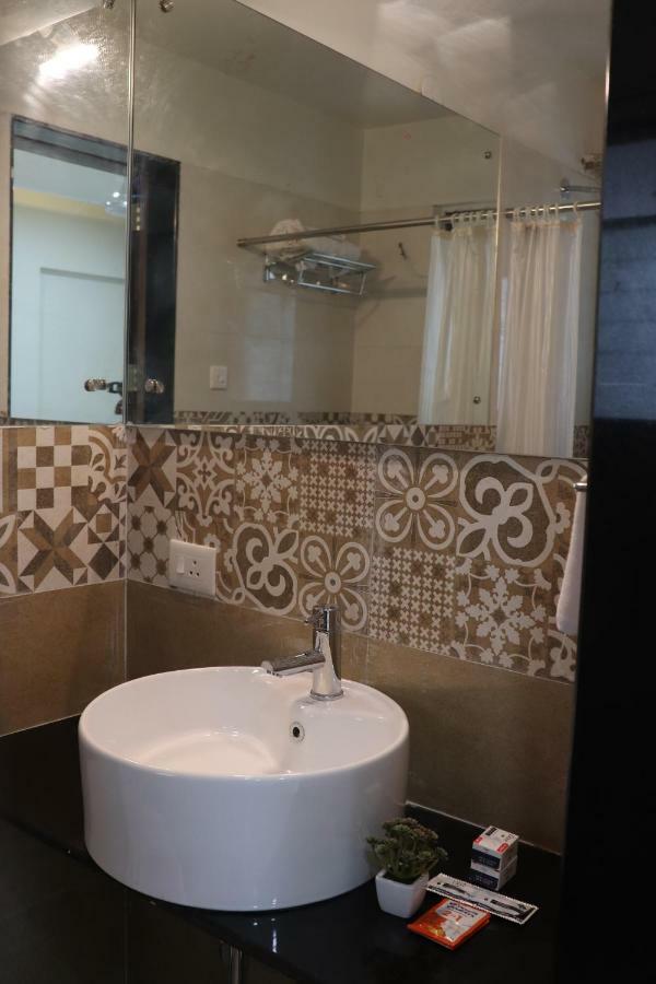 פונה Emerald Vista Luxury Suites מראה חיצוני תמונה